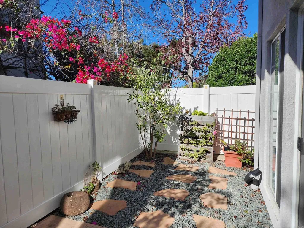 Additional image 30 of 8597 Via Mallorca Unit F, La Jolla, CA 92037