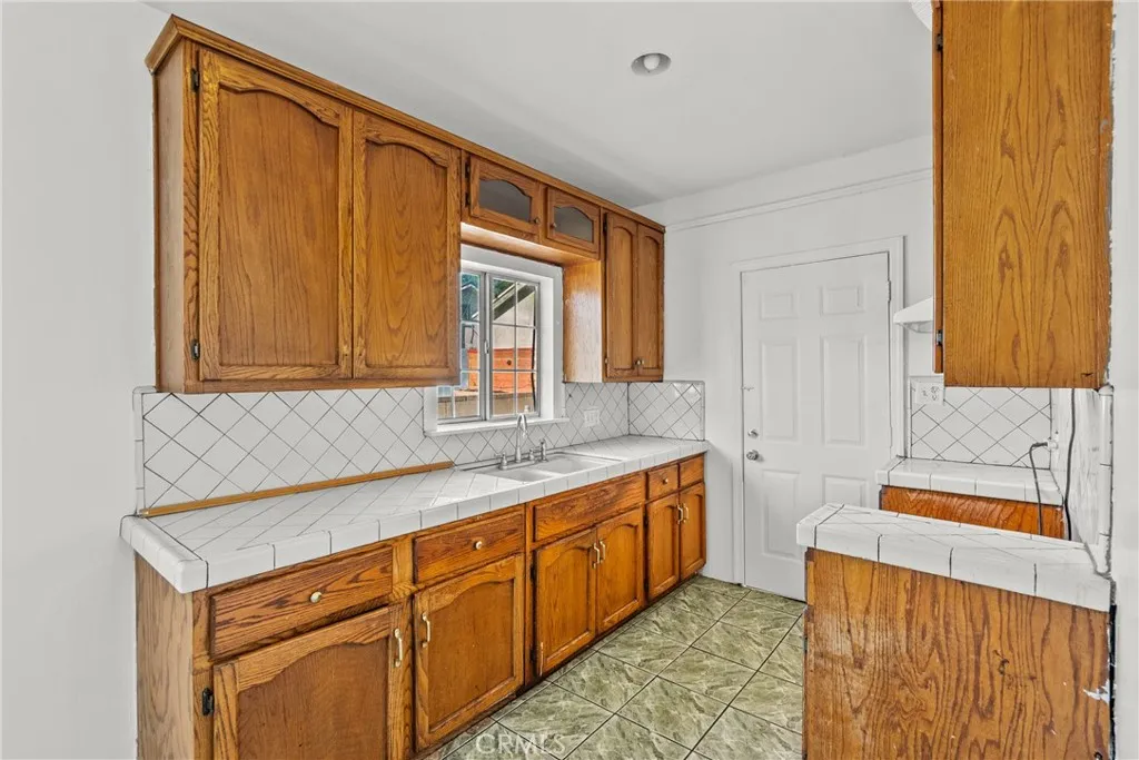 Additional image 98 of 12924 Sproule, Sylmar, CA 91342