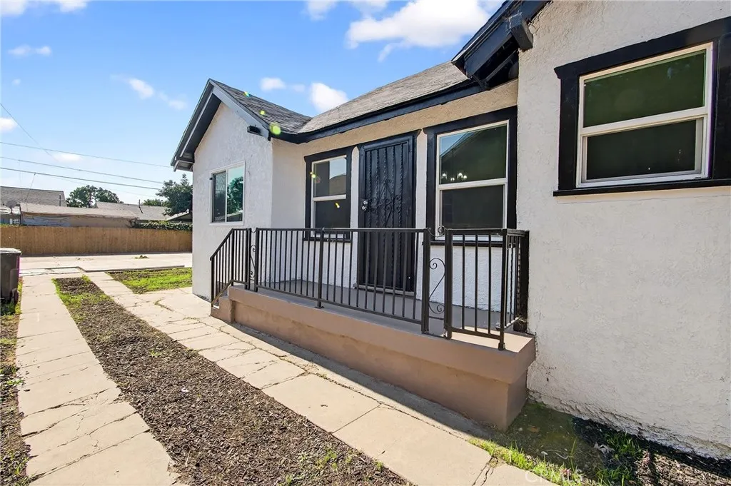 Additional image 19 of 1052 W 74th St, Los Angeles, CA 90044