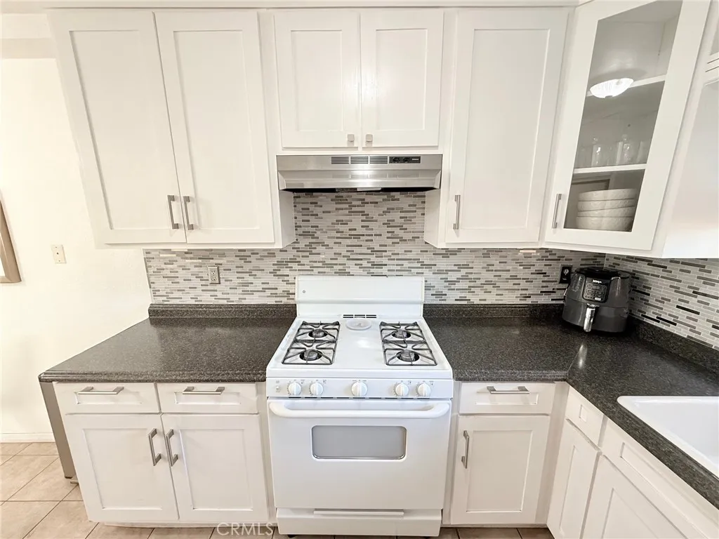 Additional image 8 of 14265 Terra Bella Street Unit 32, Panorama City, CA 91402