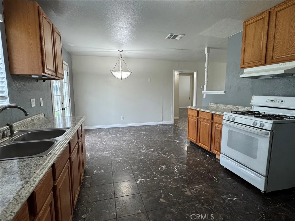 Additional image 16 of 1600 W Robin Drive, Visalia, CA 93291