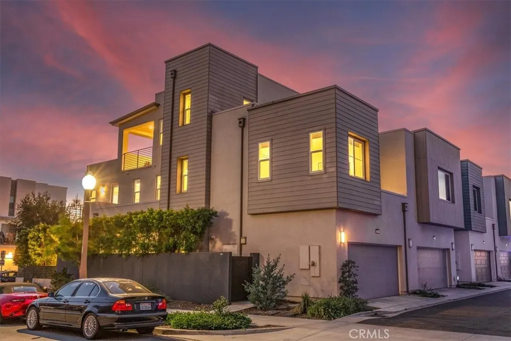 209 Paramount, Irvine, CA 92618