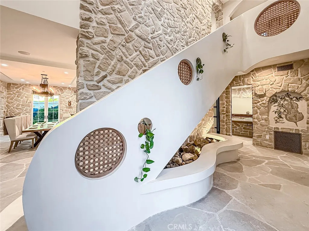 Additional image 16 of 33239 Mulholland Highway, Malibu, CA 90265