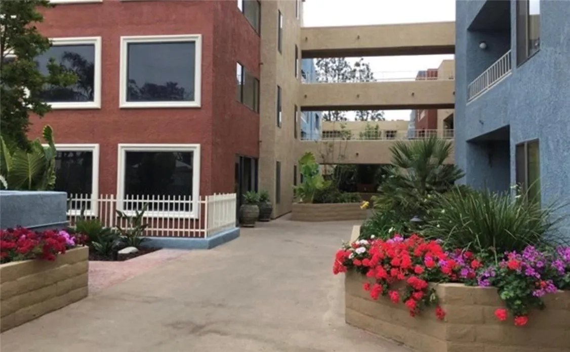 Additional image 12 of 550 Orange Ave, Long Beach, CA 90802