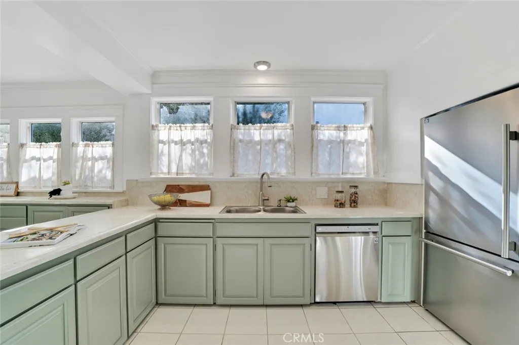 Additional image 13 of 337 N Beachwood Drive, Los Angeles, CA 90004