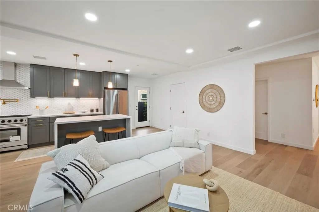 Additional image 60 of 14328 Emelita Street, Sherman Oaks, CA 91401