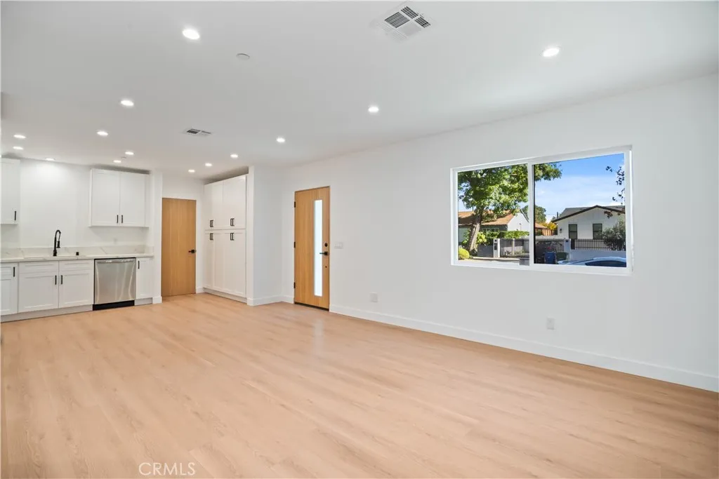 Additional image 12 of 6935 Jellico Avenue, Lake Balboa, CA 91406