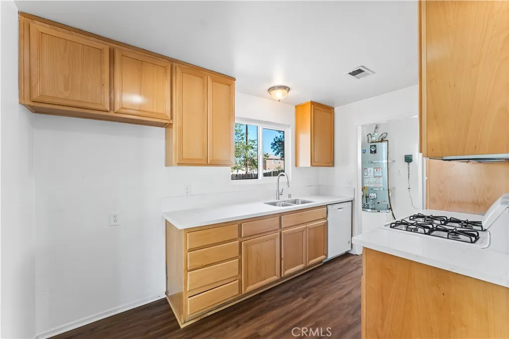 Additional image 15 of 45581 6th Street E, Lancaster, CA 93535