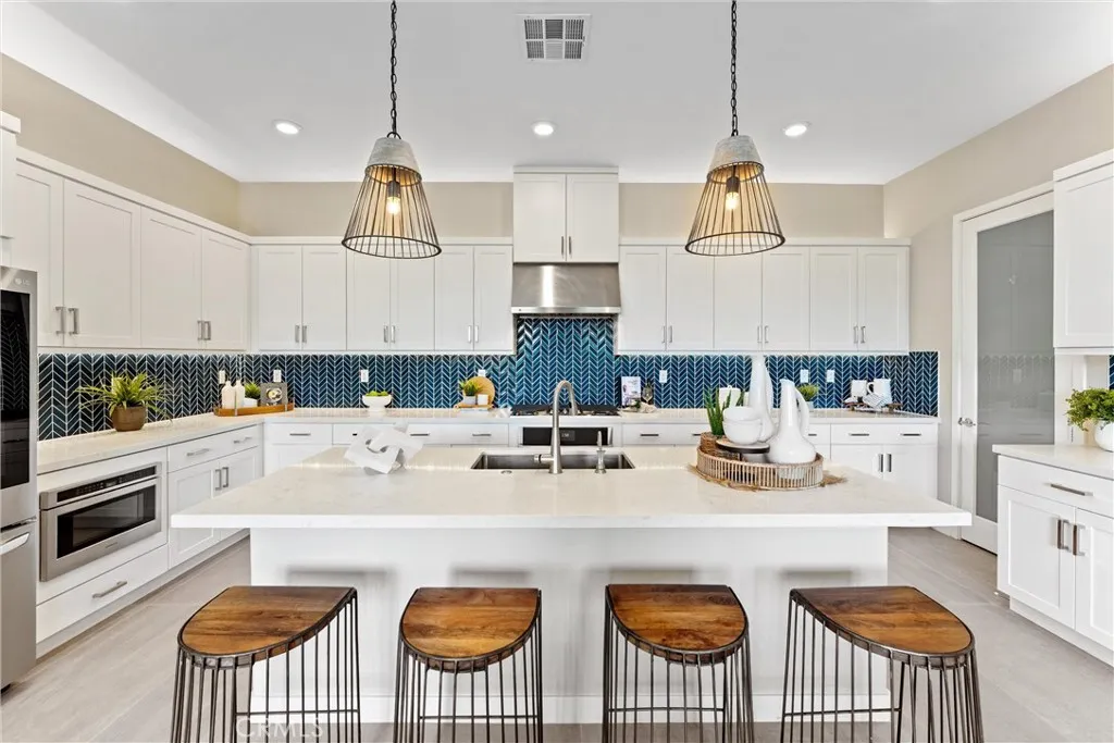 Additional image 73 of 419 Transport, Tustin, CA 92782