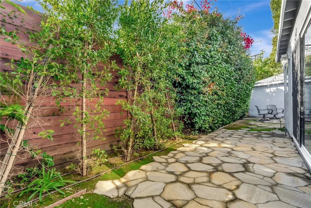 Additional image 37 of 17232 Elkwood St, Lake Balboa, CA 91406