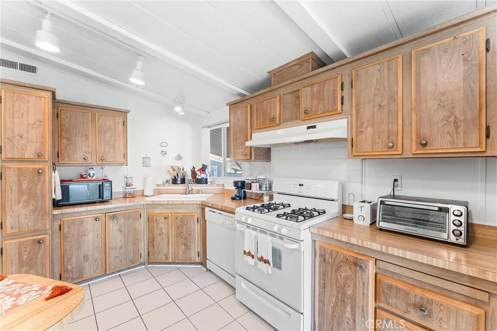 Additional image 25 of 692 N Adele St Unit 64, Orange, CA 92867