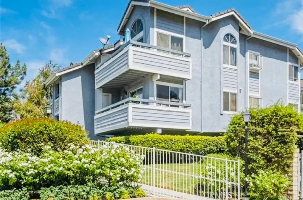 Additional image 3 of 26972 Flo Ln Unit 305, Canyon Country, CA 91351