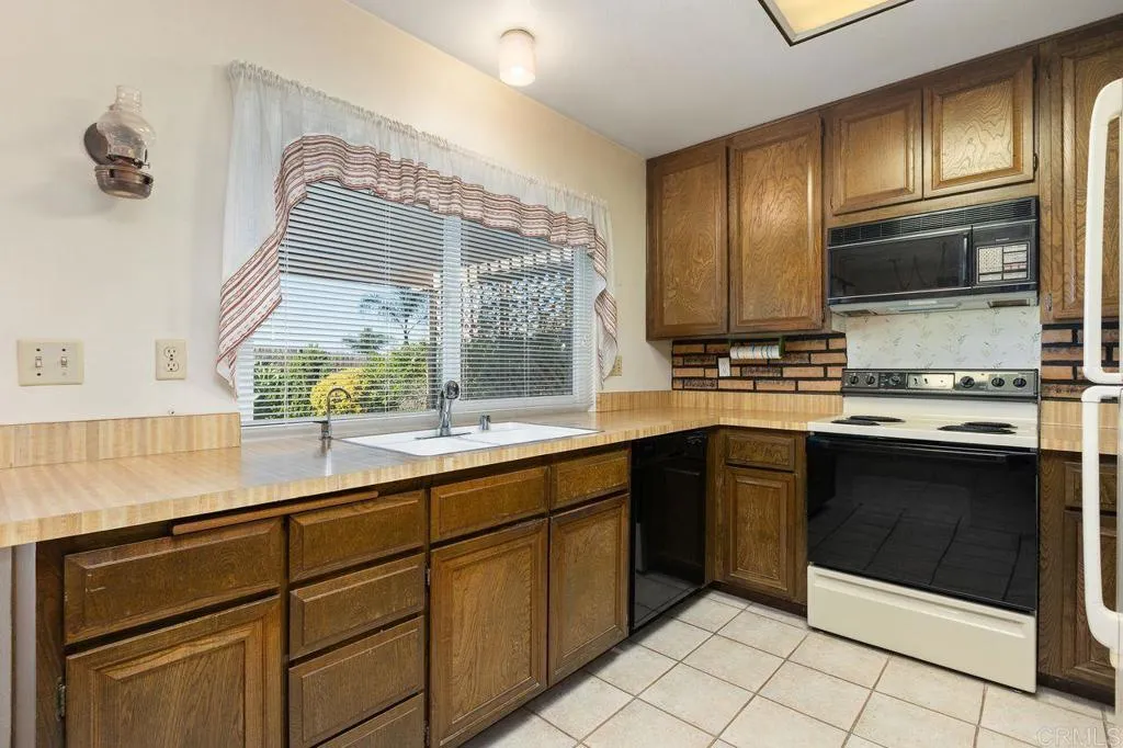 Additional image 49 of 320 Calle Adela, San Marcos, CA 92069