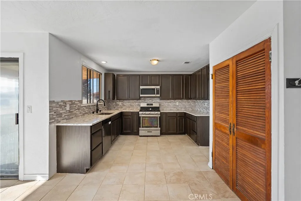 Additional image 40 of 18891 Shoshonee Road, Apple Valley, CA 92307