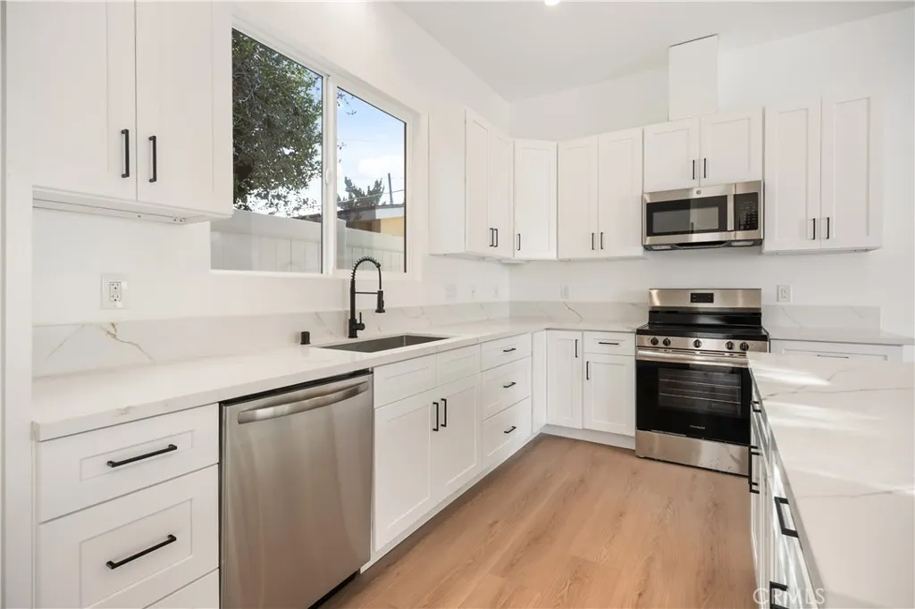 Additional image 134 of 6935 Jellico Avenue, Lake Balboa, CA 91406