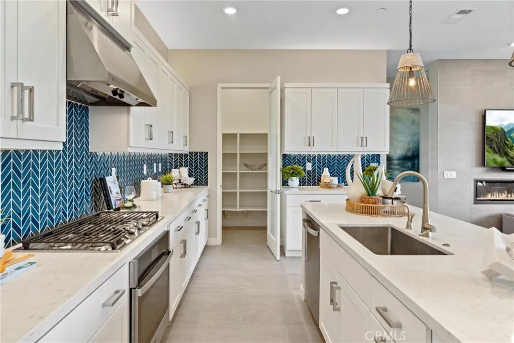 Additional image 18 of 419 Transport, Tustin, CA 92782