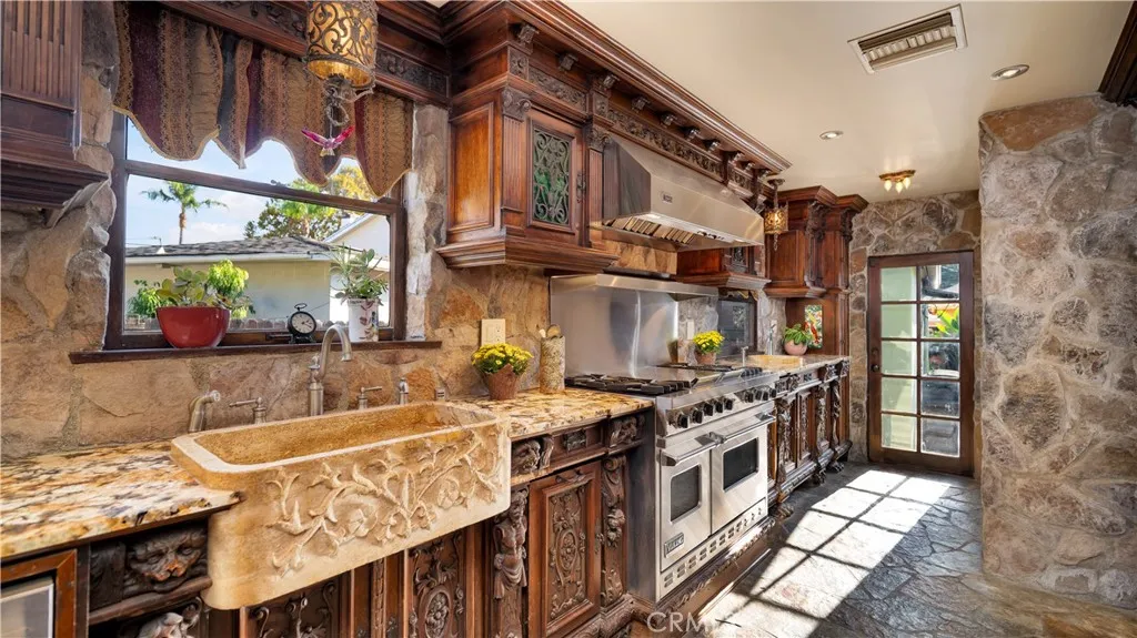 Additional image 95 of 2510 N Park Boulevard, Santa Ana, CA 92706