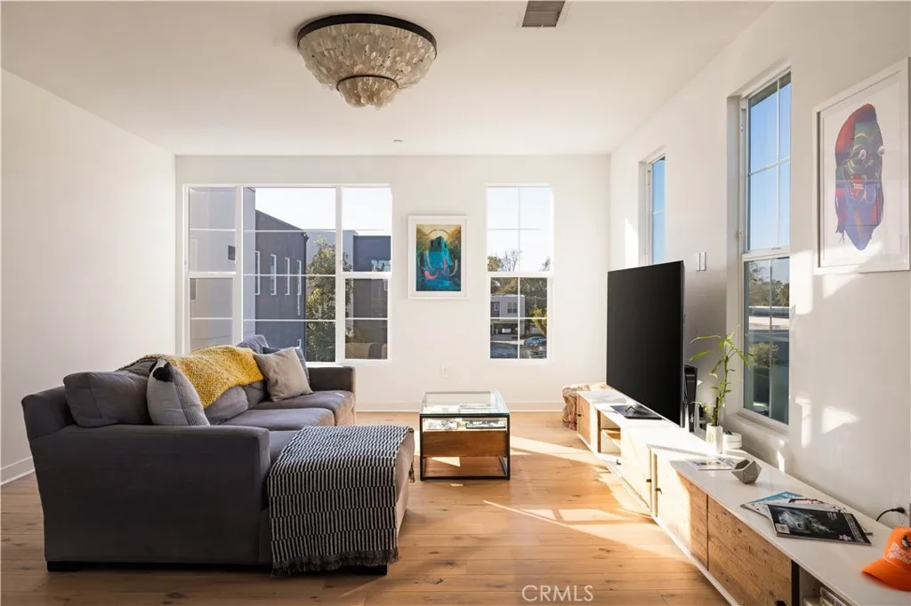 Additional image 16 of 2023 Placentia, Costa Mesa, CA 92627