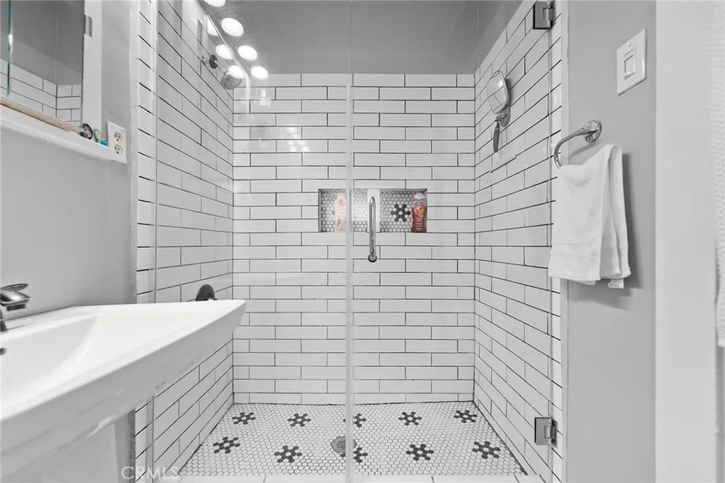 Additional image 20 of 888 Linden Ave, Long Beach, CA 90813