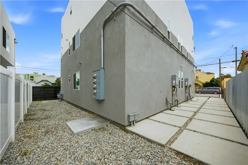 Additional image 34 of 6919 S Menlo, Los Angeles, CA 90044