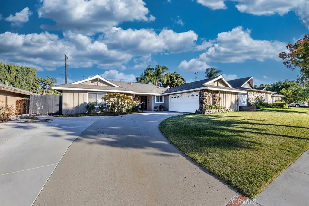 Additional image 3 of 130 N Lohrum Ln, Anaheim Hills, CA 92807