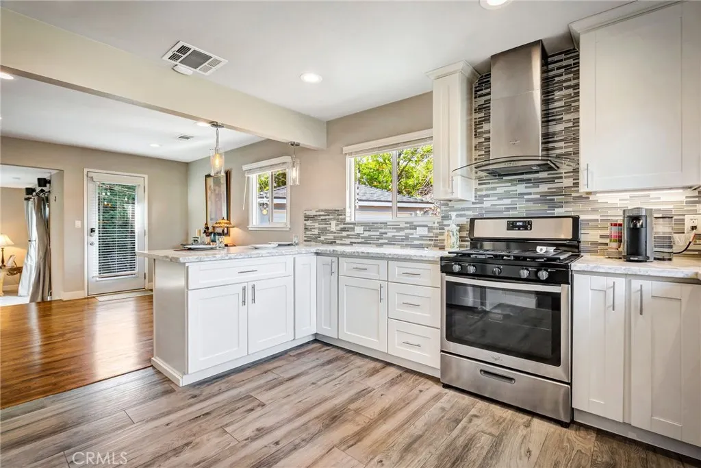 Additional image 64 of 17232 Elkwood St, Lake Balboa, CA 91406