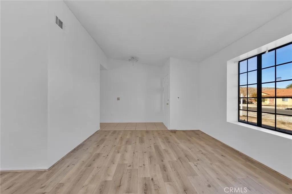 Additional image 53 of 18037 Mondamon Rd, Apple Valley, CA 92307