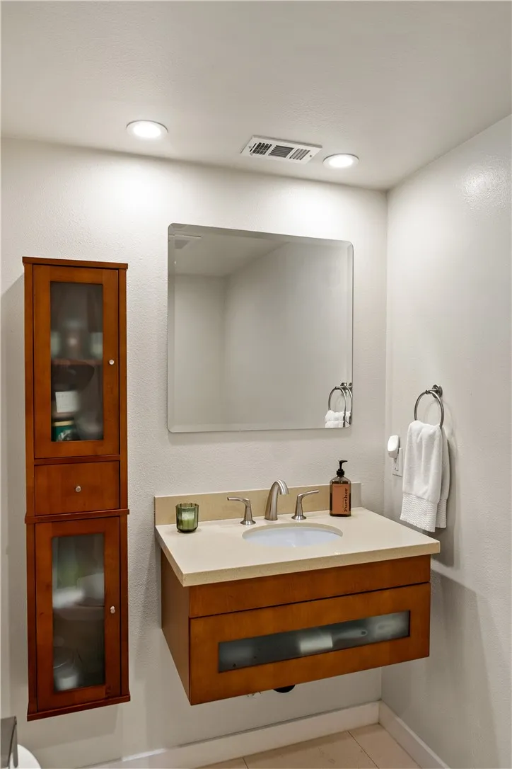 Additional image 42 of 23722 Summit Dr, Calabasas, CA 91302