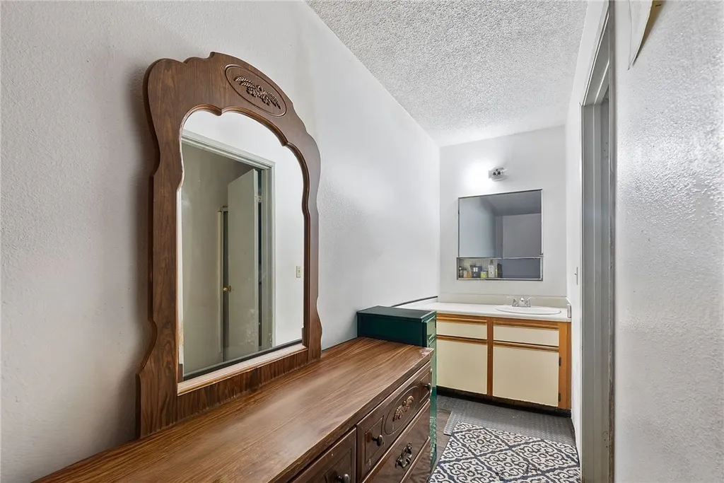 Additional image 13 of 1020 N Kemp Avenue, Compton, CA 90220