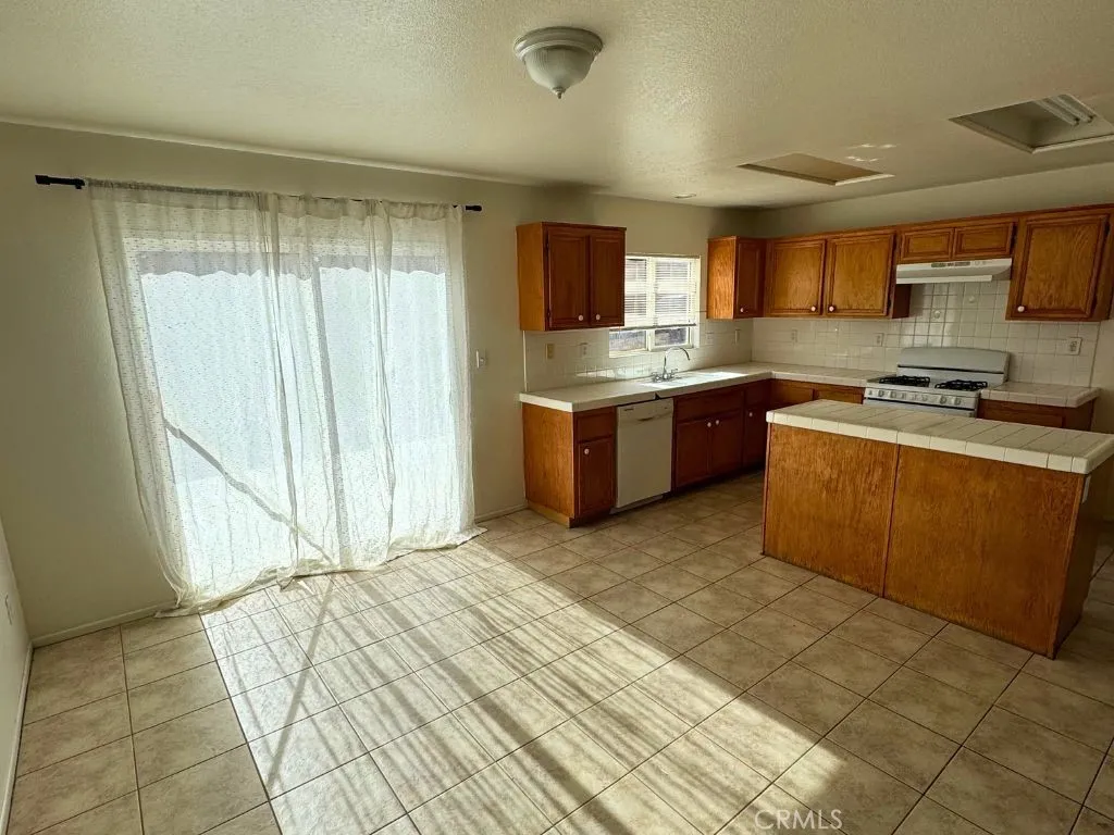 Additional image 4 of 11913 Pepperwood St, Victorville, CA 92392