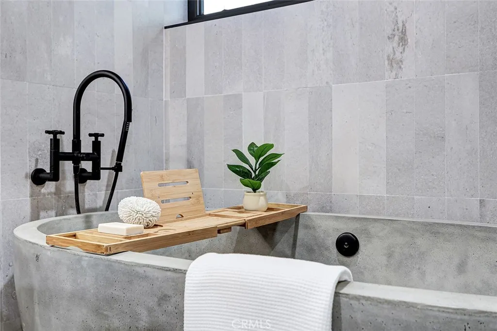 Additional image 104 of 876 Center Street, El Segundo, CA 90245