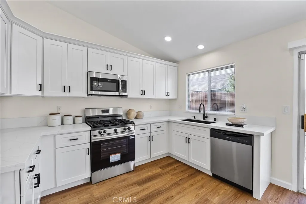 Additional image 10 of 3801 Amur Maple Drive, Bakersfield, CA 93311