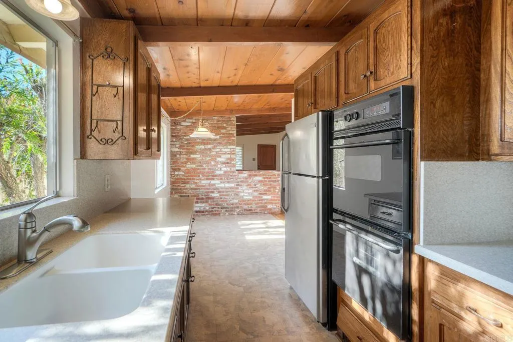 Additional image 16 of 2035 Basswood Avenue, Carlsbad, CA 92008