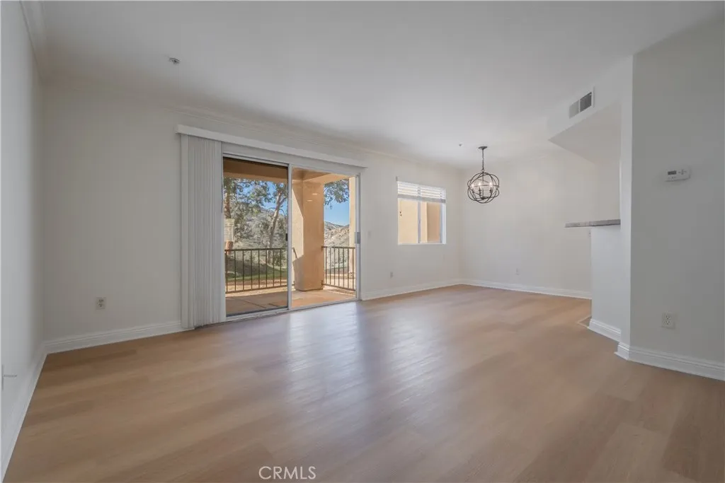 Additional image 2 of 2572 Avenida Del Vista #M102, Corona, CA 92882