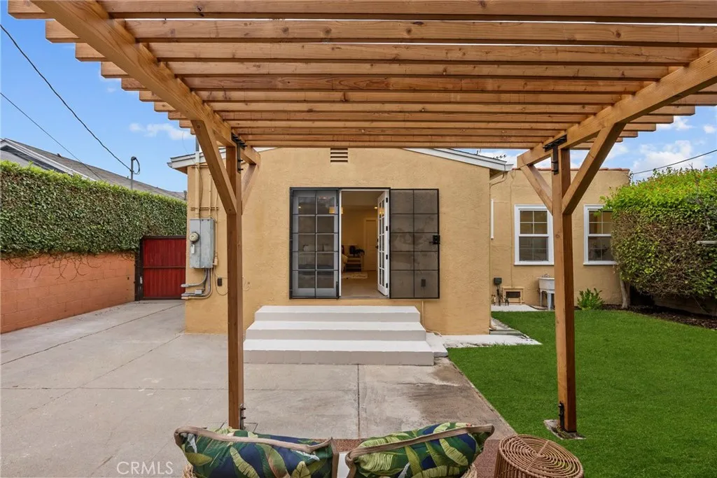 Additional image 88 of 2928 11th St, Los Angeles, CA 90018