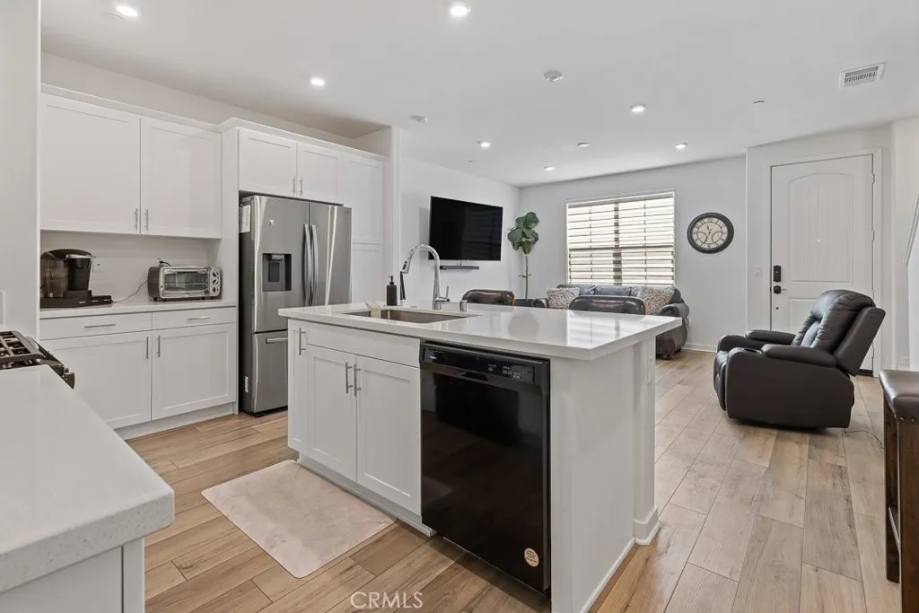 Additional image 10 of 975 W Clover Ave, Rialto, CA 92376