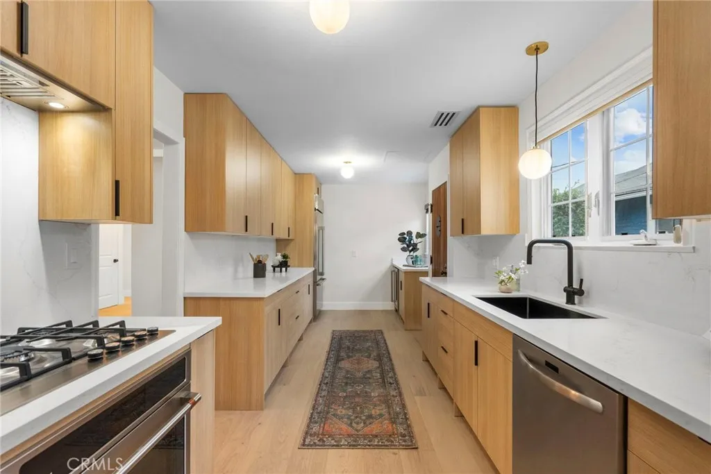 Additional image 69 of 2928 11th St, Los Angeles, CA 90018