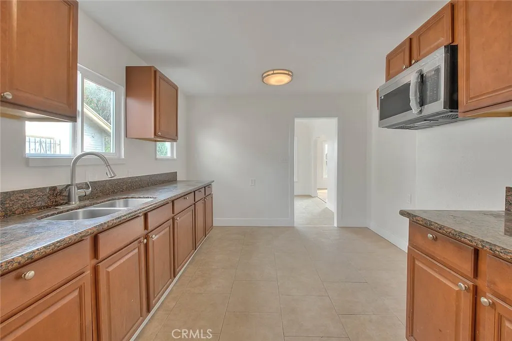 Additional image 42 of 547 W 106th St, Los Angeles, CA 90044