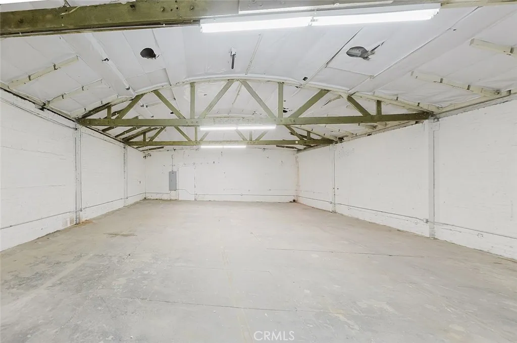 Additional image 44 of 965 E 31st Street, Los Angeles, CA 90011