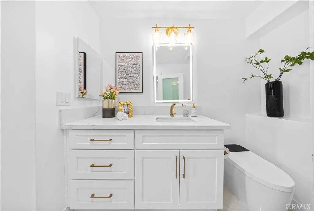 Additional image 69 of 1550 N Laurel Avenue N Unit 203, Los Angeles, CA 90046