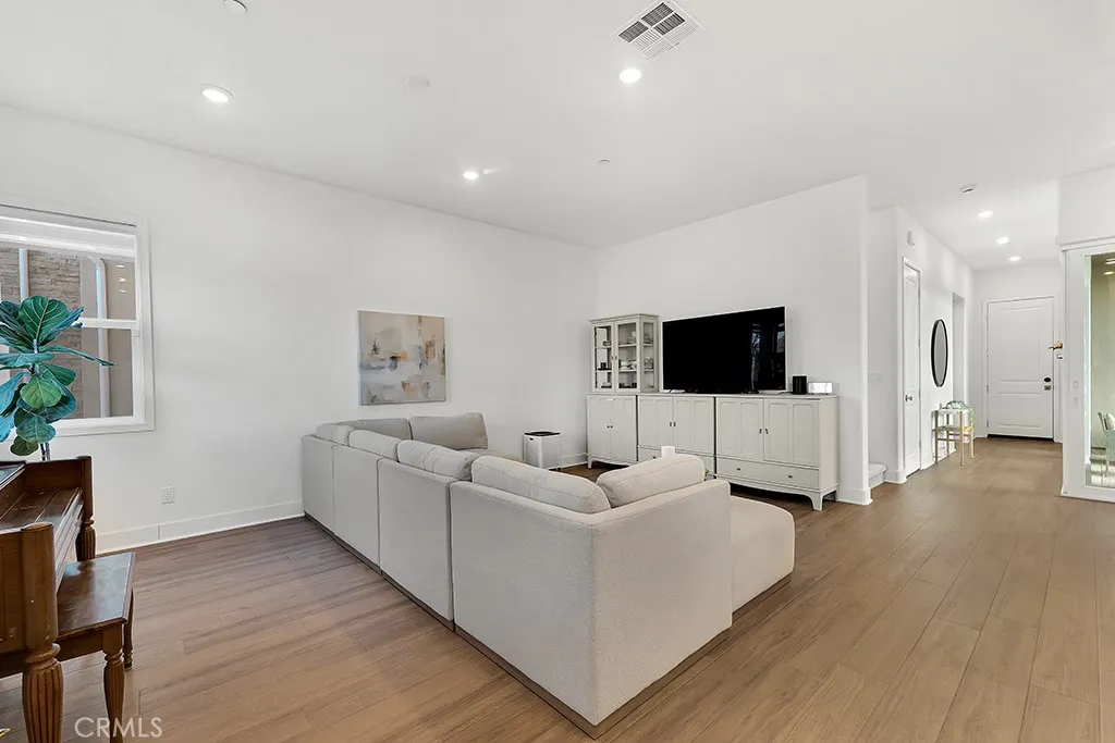 Additional image 7 of 27144 Skyland Way, Valencia, CA 91381