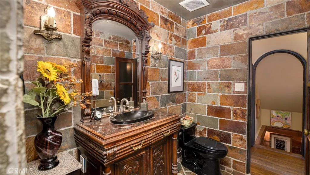 Additional image 116 of 2510 N Park Boulevard, Santa Ana, CA 92706