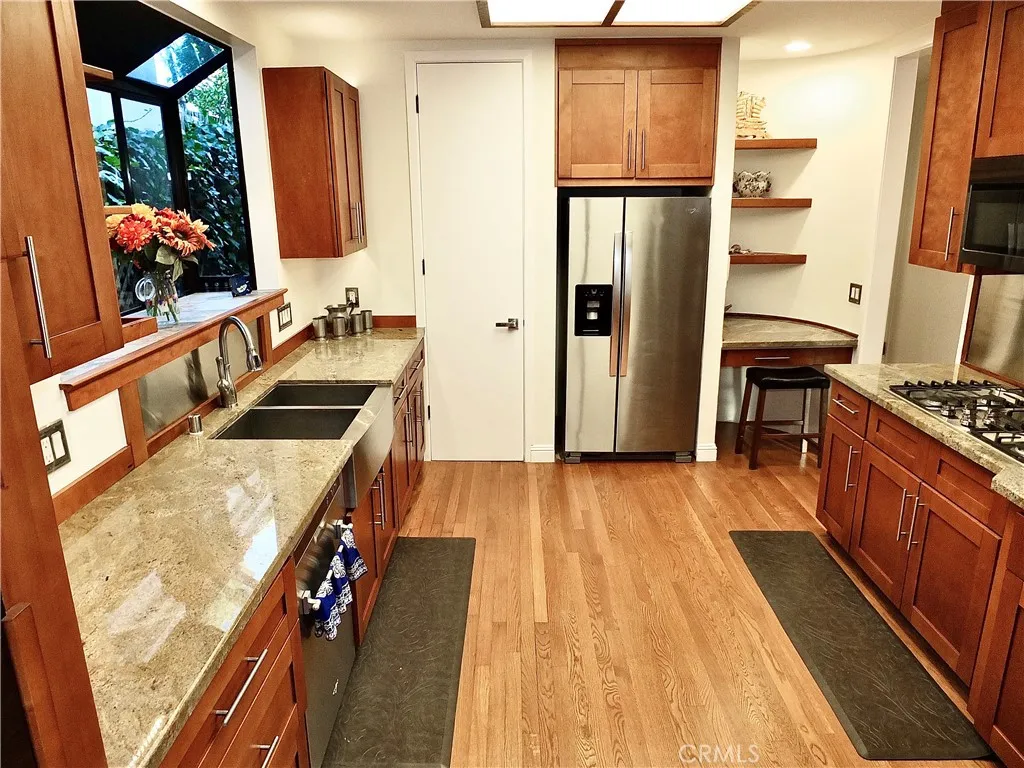 Additional image 76 of 341 S Meadows Ave, Manhattan Beach, CA 90266