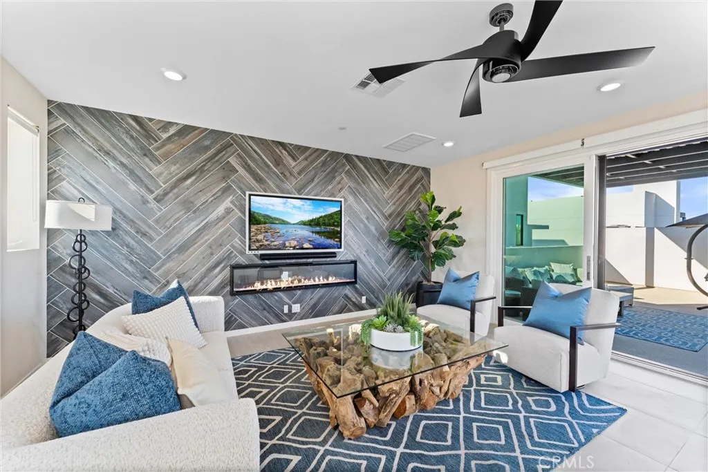 Additional image 93 of 419 Transport, Tustin, CA 92782