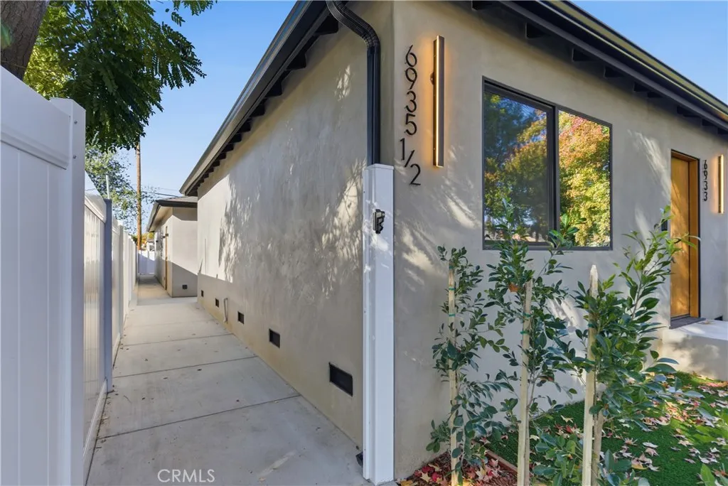 Additional image 127 of 6935 Jellico Avenue, Lake Balboa, CA 91406