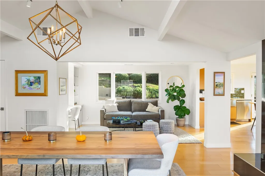 Additional image 3 of 23722 Summit Dr, Calabasas, CA 91302