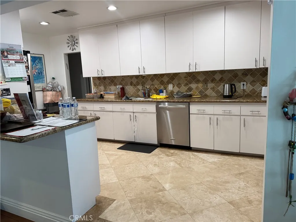 Additional image 7 of 19046 Friar St, Tarzana, CA 91335