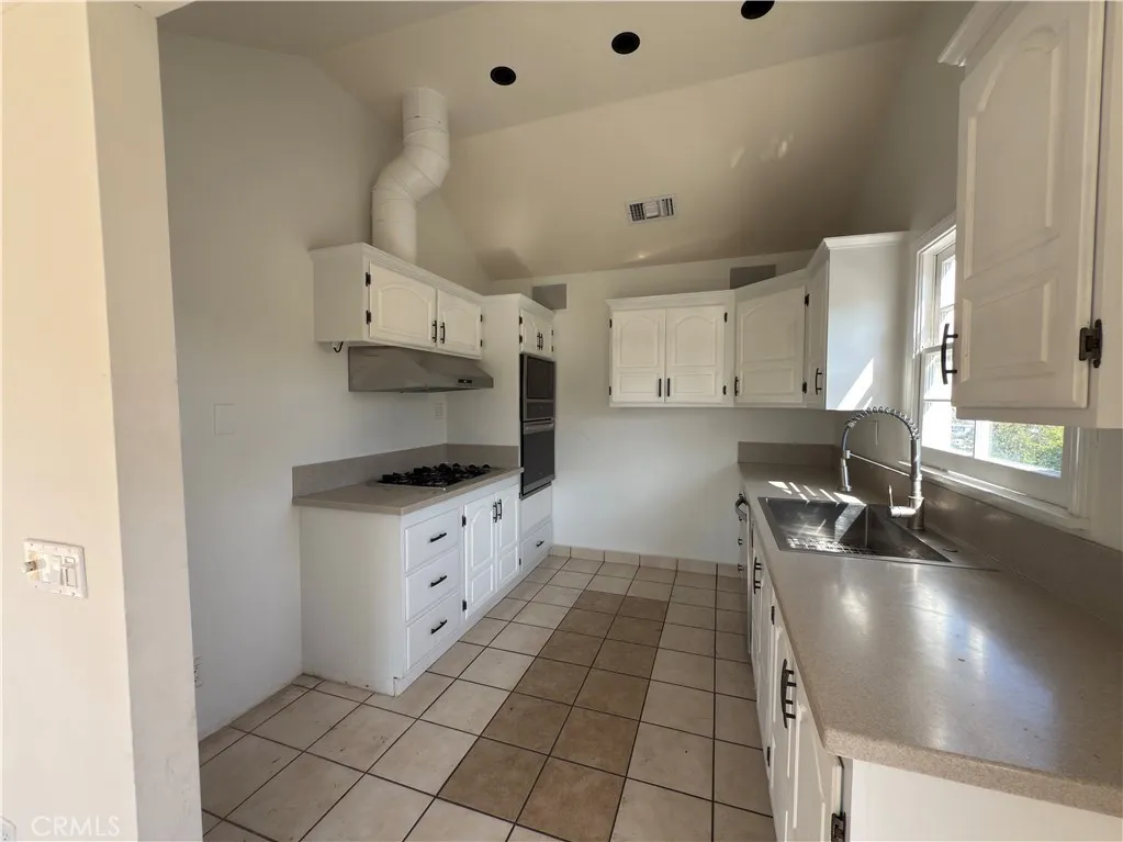 Additional image 25 of 2586 Lake View, Los Angeles, CA 90039