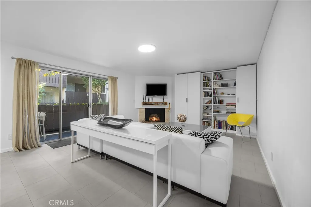 Additional image 4 of 14960 Victory Unit 102, Van Nuys, CA 91411