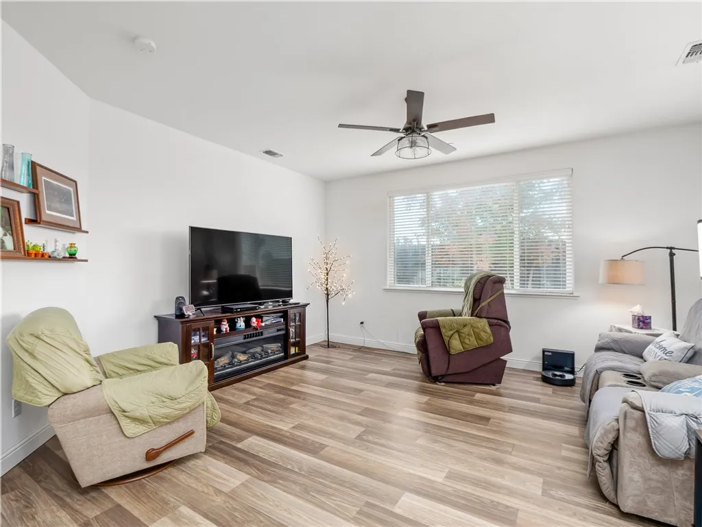 Additional image 15 of 425 Karen Ave, Kerman, CA 93630